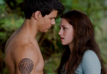 Taylor Lautner reacende rumores de triângulo amoroso de 