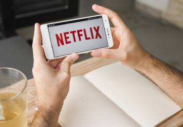 Netflix atinge marco histórico com aumento de 2,5% nas ações