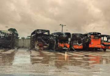 ÔNIBUS QUEIMADOS -CRIMINOSOS ATACAM EM RONDÔNIA, E A POLÍCIA RESPONDE À ALTURA