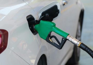 Com defasagem de 13% na Gasolina e 22% no Diesel em relação ao preço internacional, somada ao aumento do ICMS, combustíveis devem ficar mais caros já no próximo mês