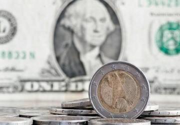 Dólar fecha com 4ª queda seguida