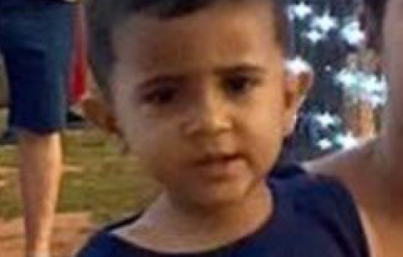 Menino de 1 ano e 9 meses morre afogado em piscina de casa